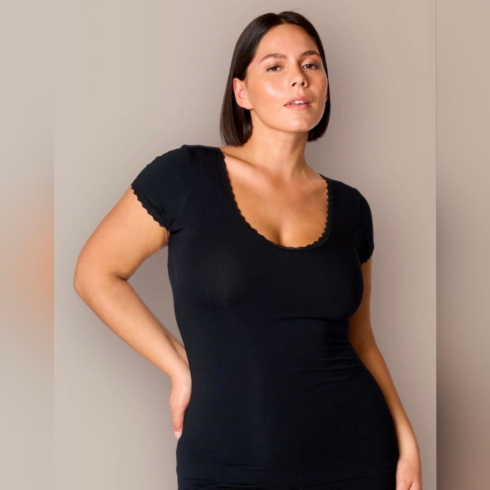 NUMI Lace Trim Undershirt, S